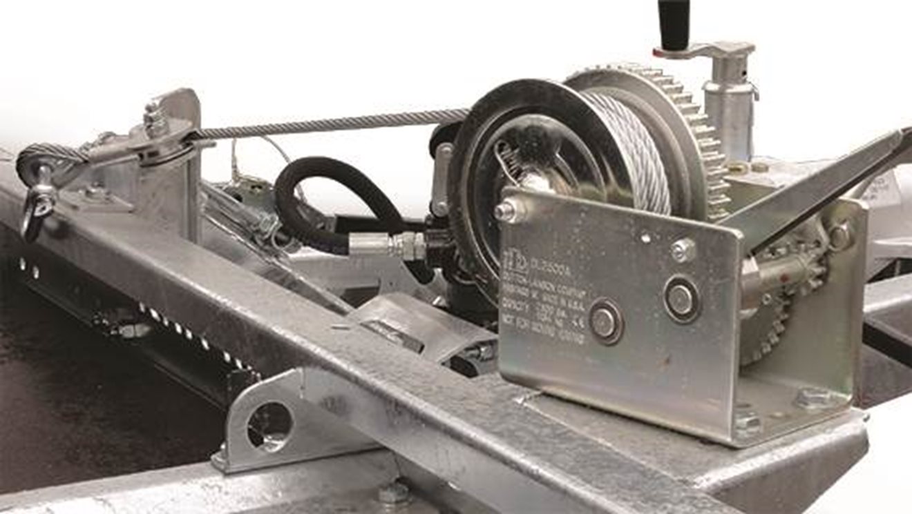 Manually operated winch with steel cable and centre pulley guide