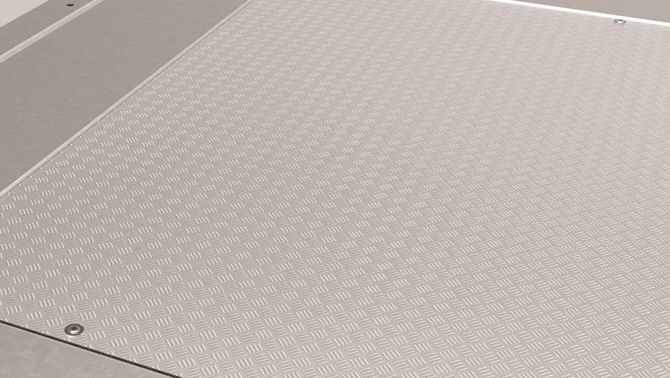 Revêtement de plancher en aluminium, plateau de 4,0 m, damier fin à 3 barres. Protection de la surface recouverte des charges à fort impact